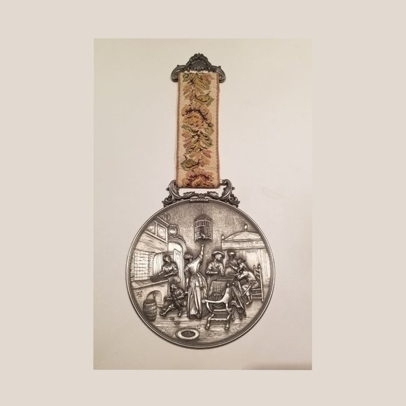 Vintage pewter wall hanging plate ( midcentury) - Picture 3 of 5